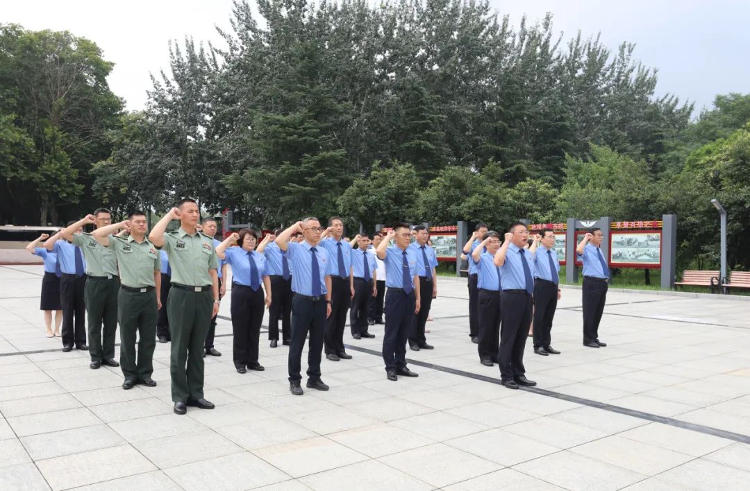 省檢察院開展“法治護(hù)航英雄勁旅”主題黨日暨送法進(jìn)軍營活動(dòng)